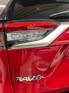 RAV4 UUDISTUU 🚗 OLE ENSIMMÄISTEN JOUKOSSA!