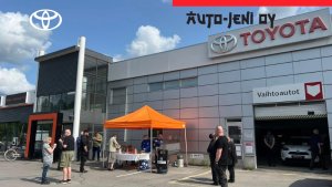Auto-Jenillä juhlitaan uuden valtakunnallisen myymäläilmeen avajaisnäyttelyillä