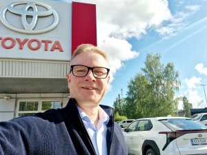 Tänään liike avoinna 10-14 Warkaudessa ja vuorossa Petteri puh